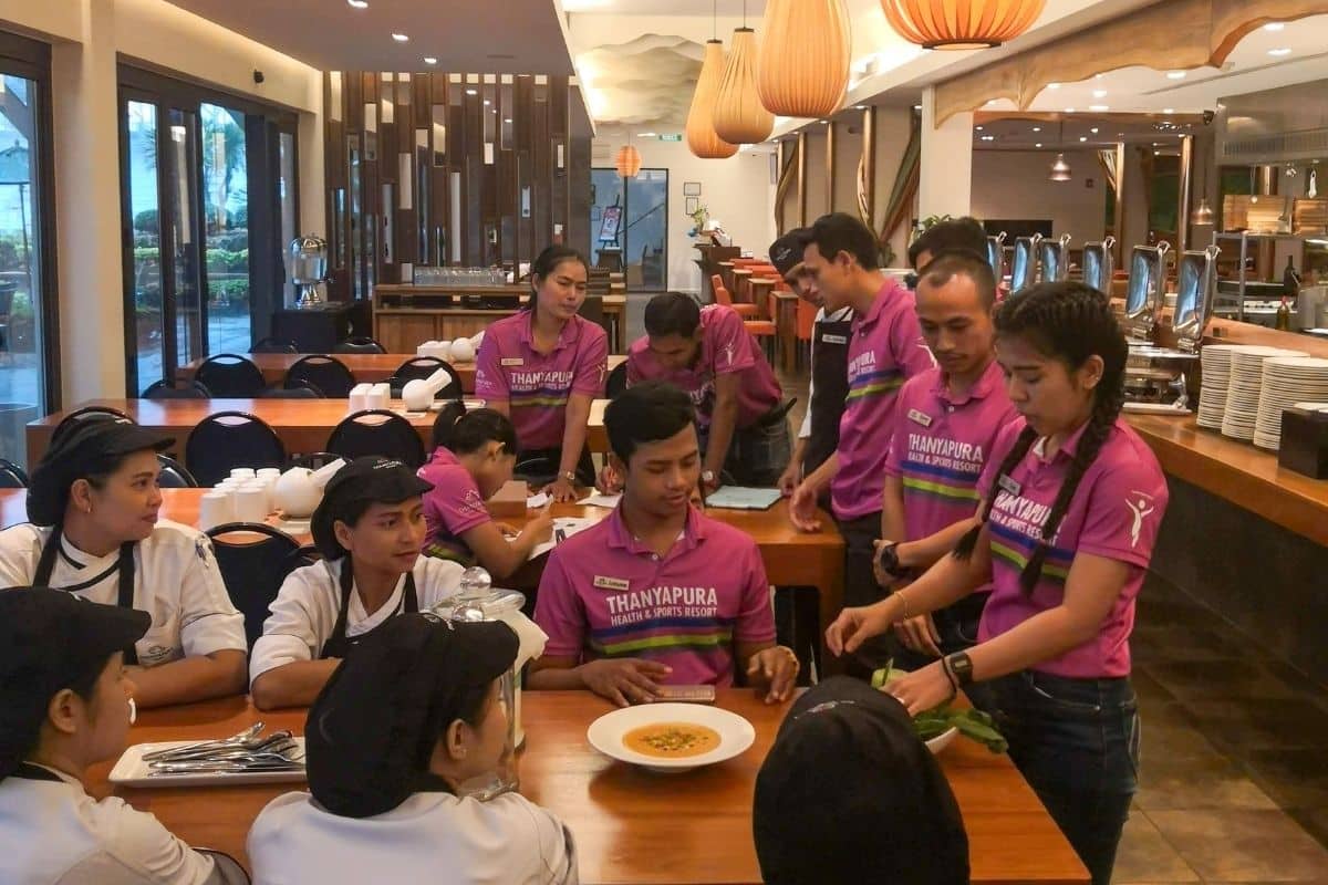 Thanyapura staff induction training with Jamie Raftery and new employees