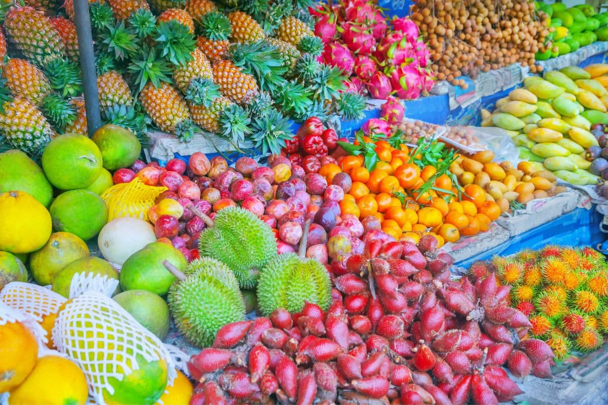 thailand-tropical-fruits-at-a-market