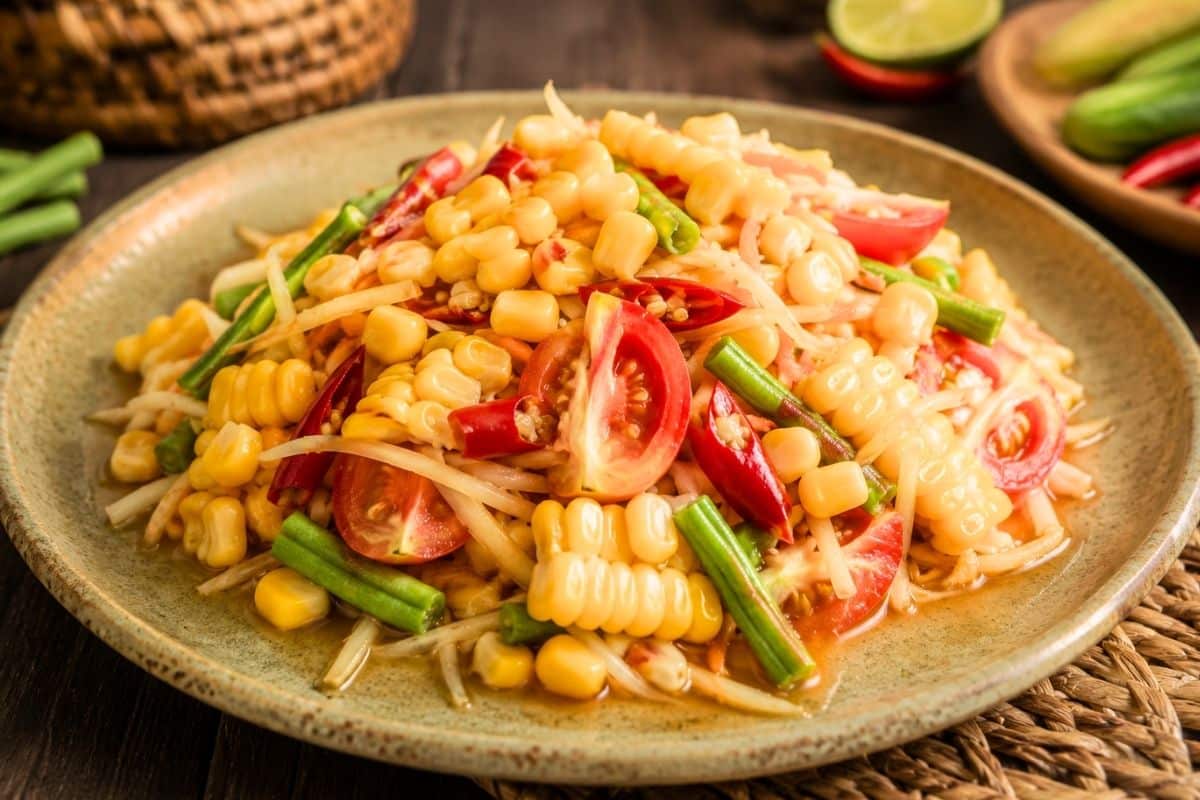 Som-Tum-Khao-Pod-Use-sweetcorn.
