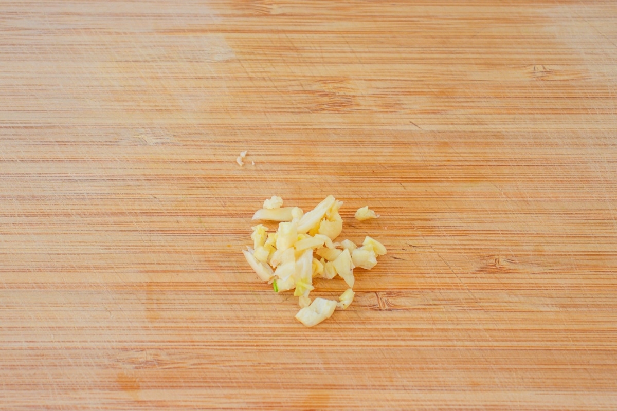 Fresh garlic finely chopped for Burmese Tea Leaf Salad