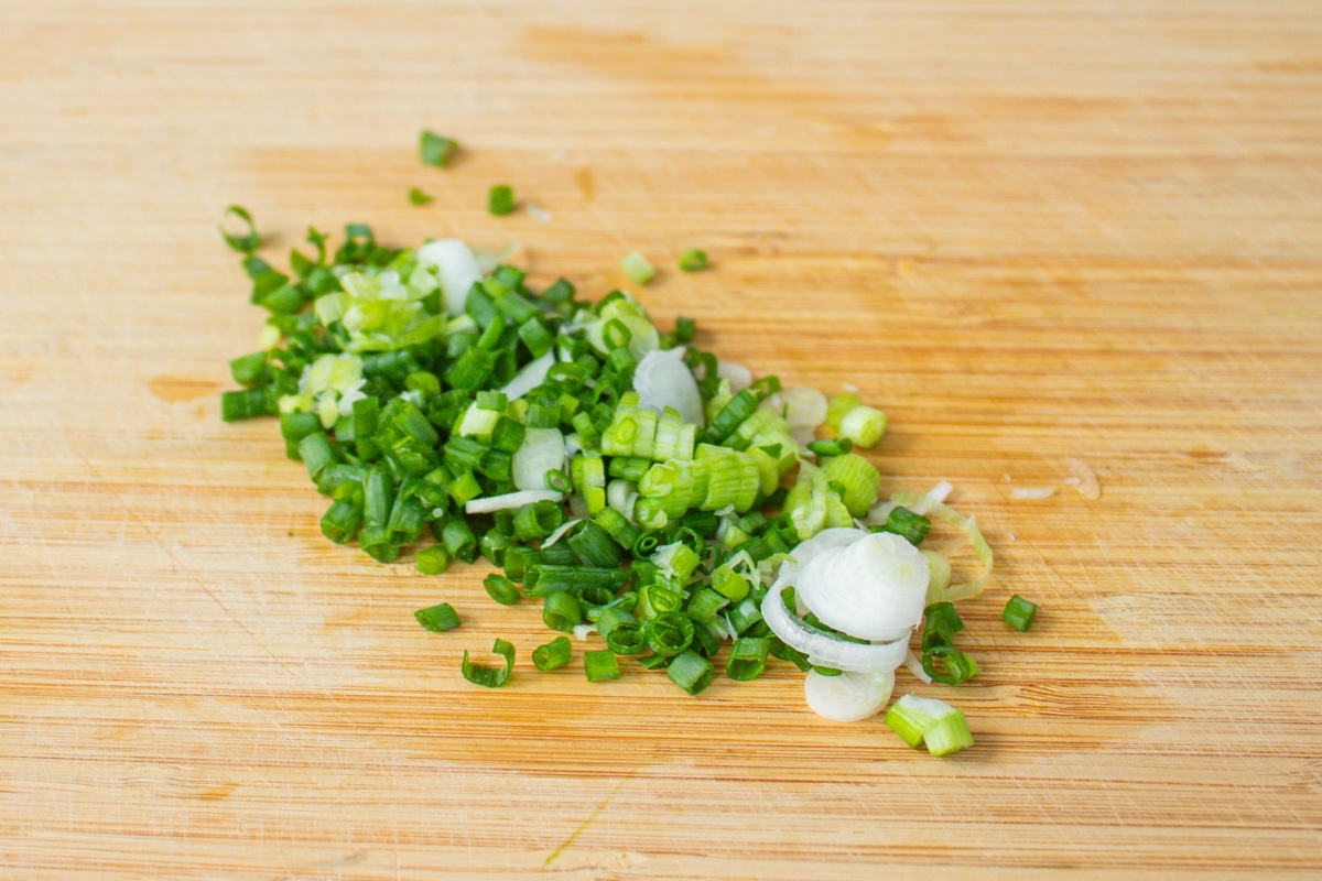 slice spring onions